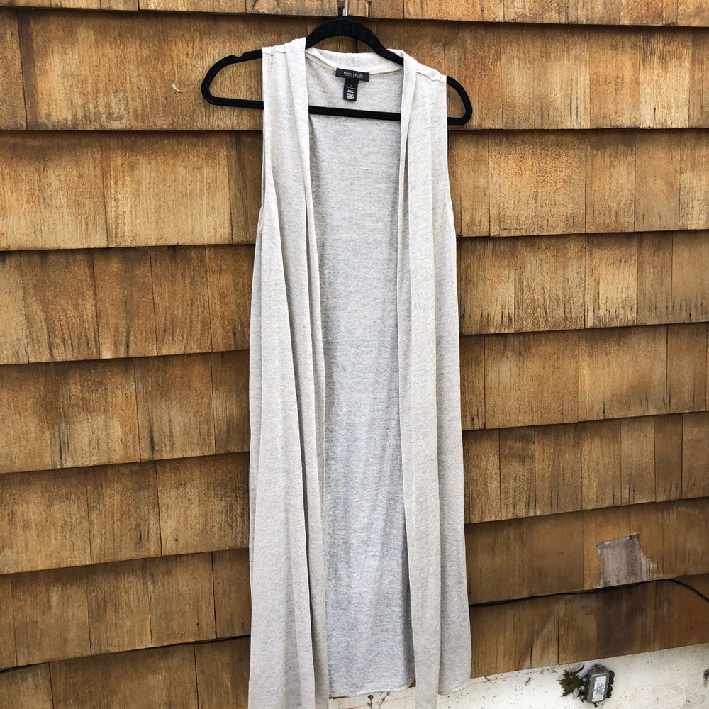 LONG SLEEVELESS SWEATER